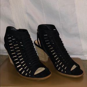 BRAND NEW PAUL GREEN HEELS